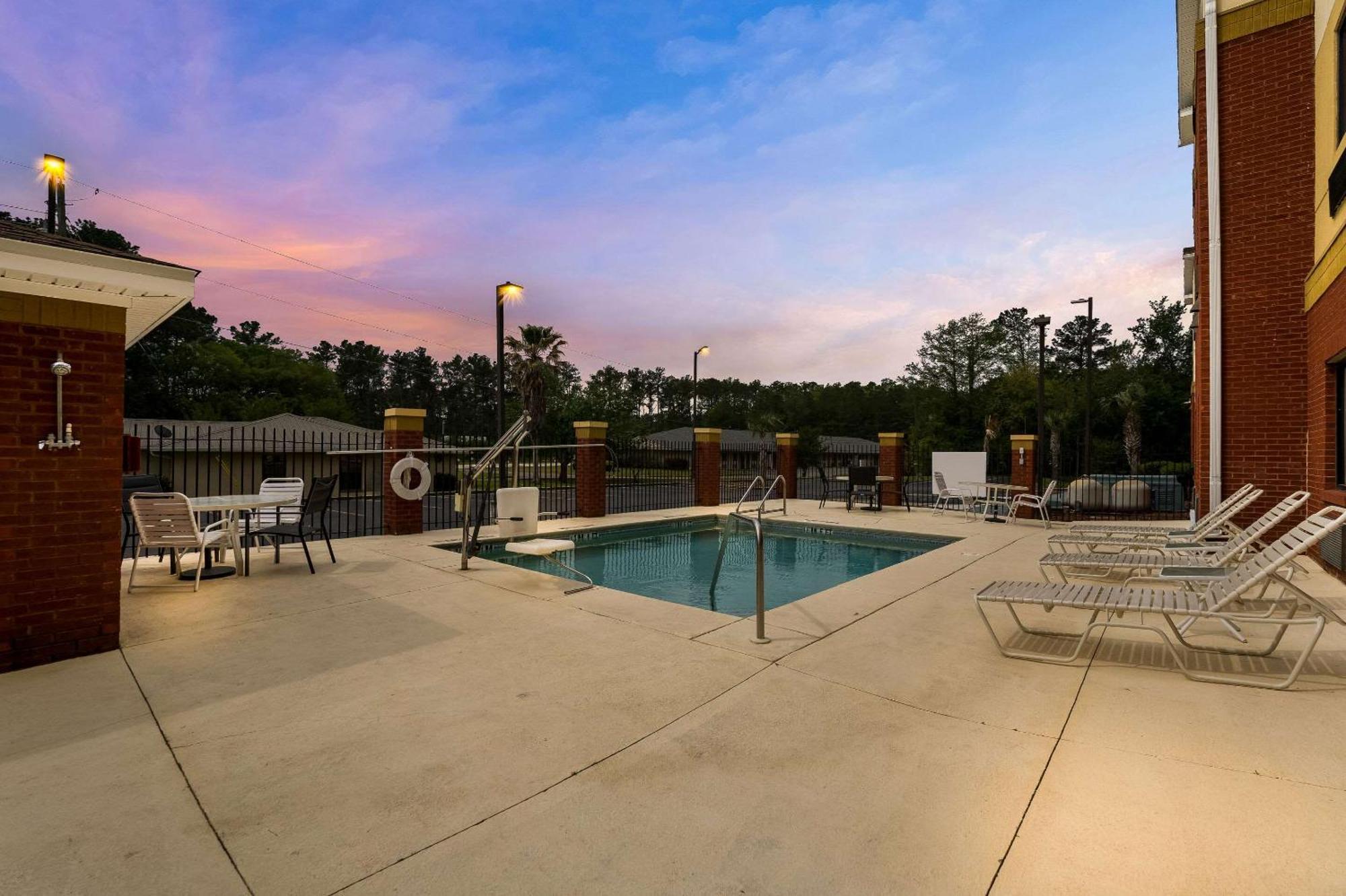 Comfort Inn & Suites Chipley I-10 Экстерьер фото